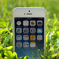 mobility-smartphone-iphone-white-screen-prezi-template